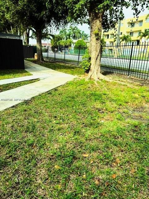 Foto del edificio - 680 NW 82nd Pl