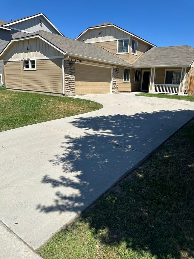Building Photo - $1,995.00 / Ready Now this 4 bedroom home ...