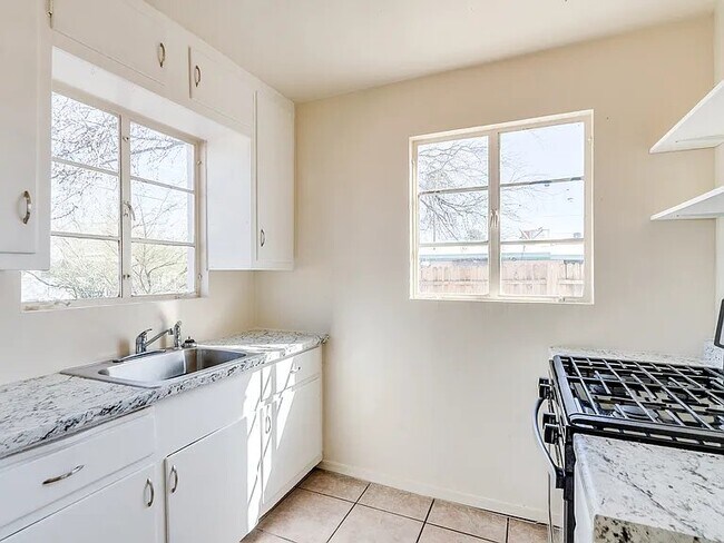 Foto del edificio - 3206 E Bellevue St