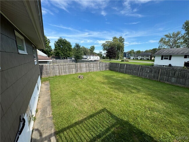 Building Photo - 7870 Oneida Trail
