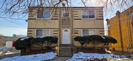 Building Photo - 1663 Summit Rd