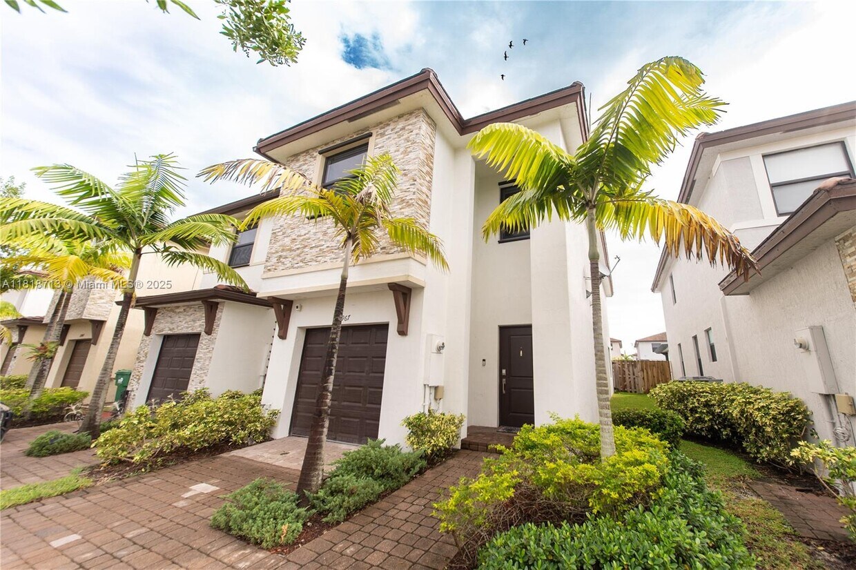 Foto principal - 24967 SW 108th Ave
