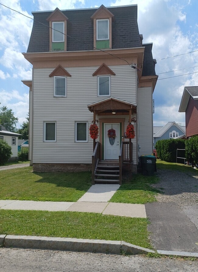 Front of house - 105 Silver St
