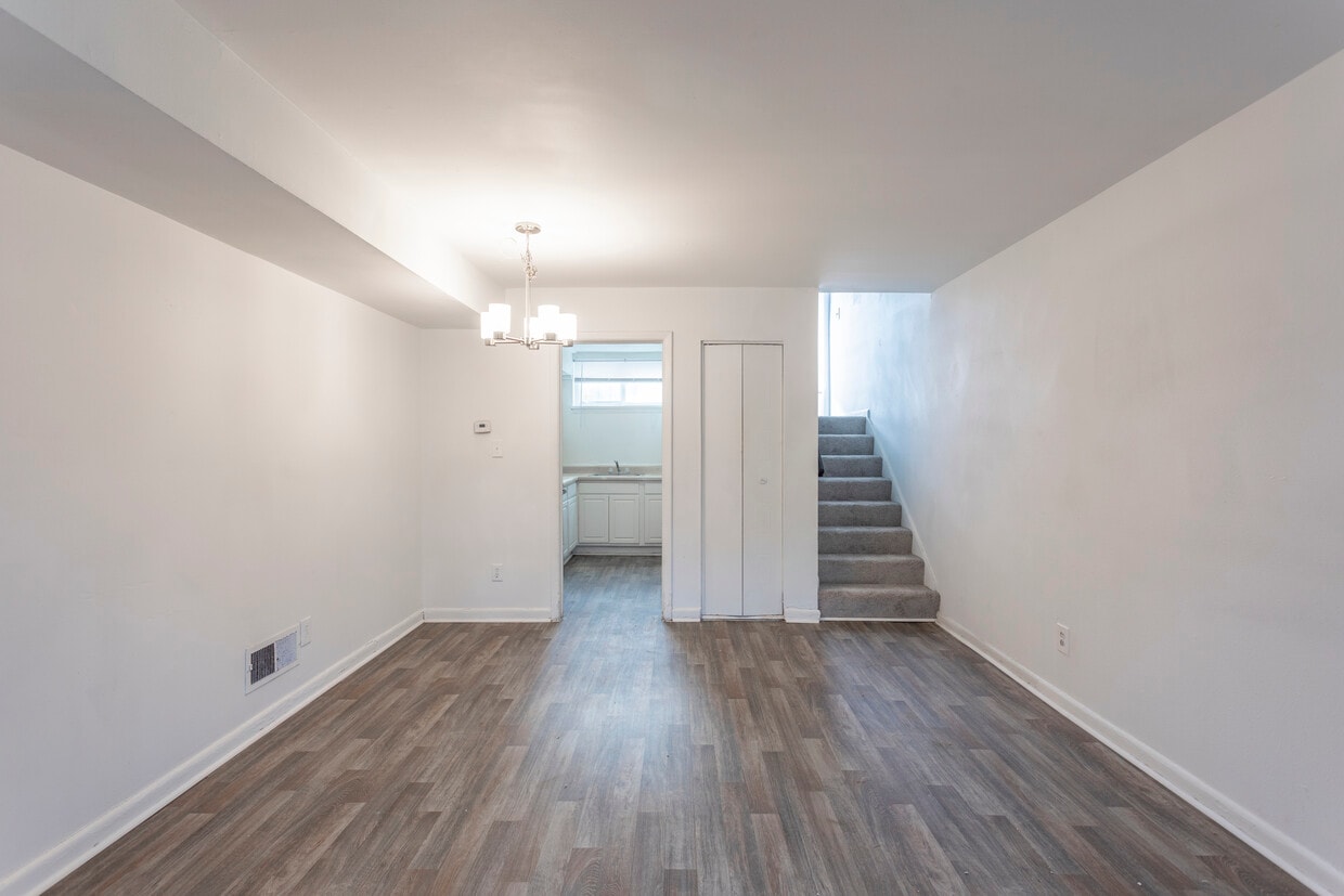 Photo - Appletree Townhomes  2328 Campbellton Rd SW
