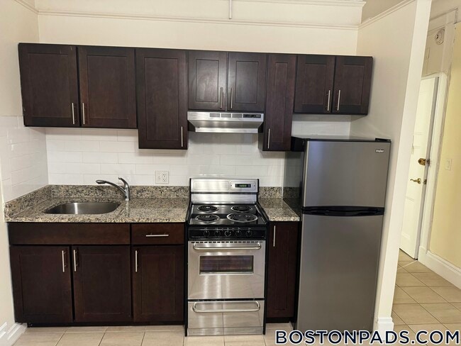 Building Photo - 62 Boylston St