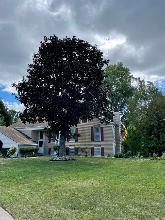 Foto del edificio - 2923 Trudy Ln