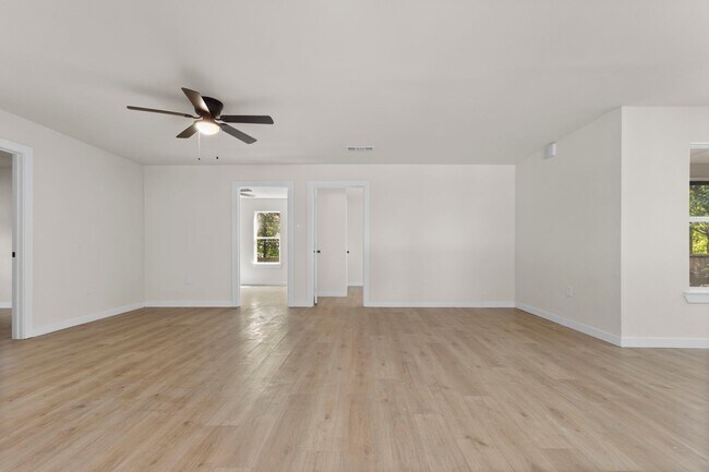 Building Photo - Lease Opportunity in Arlington!