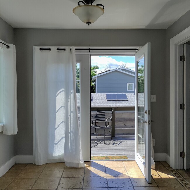 Foto del edificio - 8303 25th Ave NW