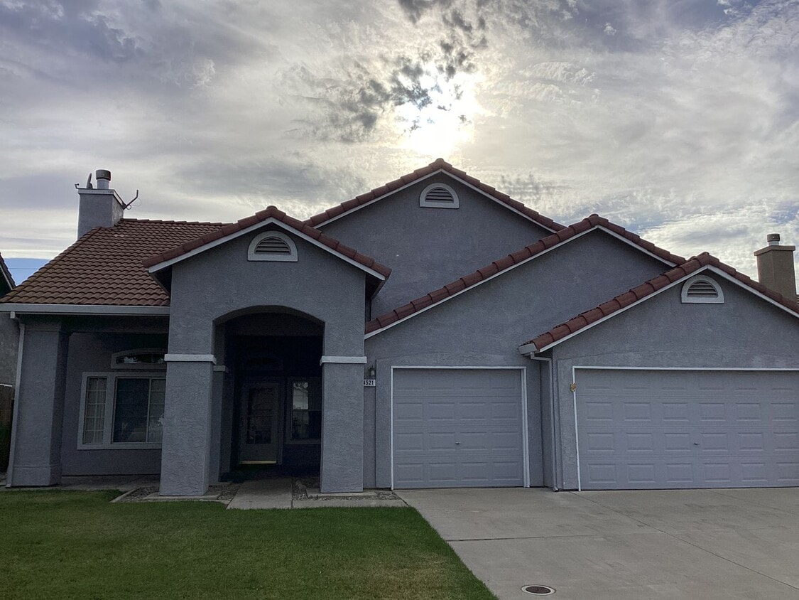 Foto principal - Just listed!