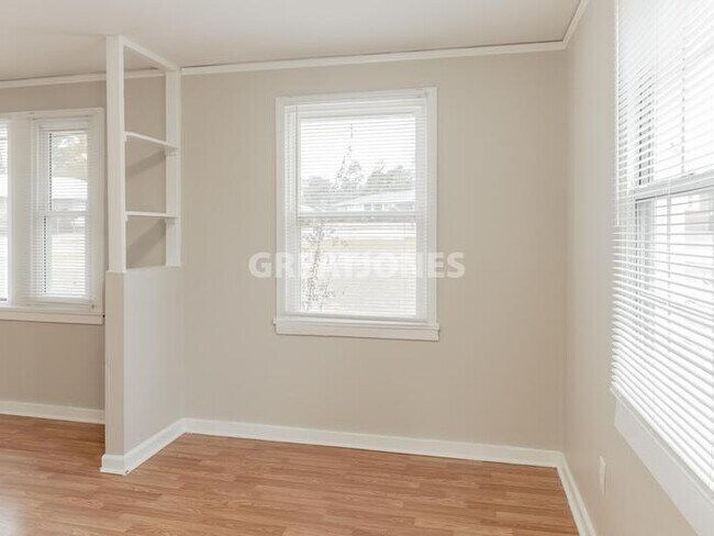 Foto del edificio - 2551 Sheraton Dr