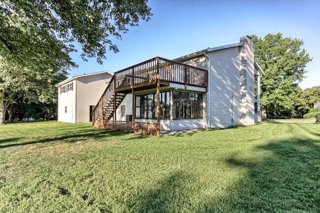 Building Photo - 2219 Circle Rd.
