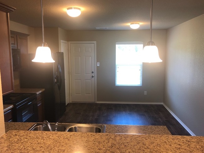 Foto del edificio - 12804 Faulkner Crossing Drive