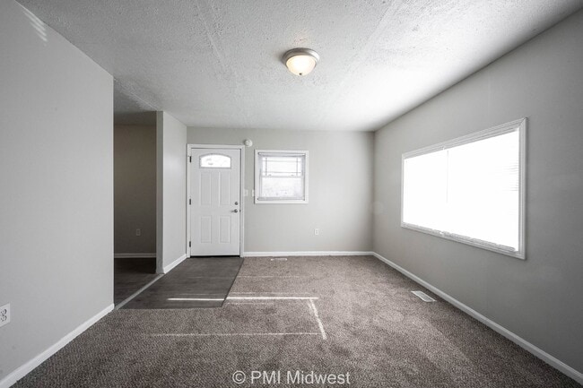 Photo - Charming 2-Bedroom Home with 725 Sq Ft in Indianapolis, IN - Must See!