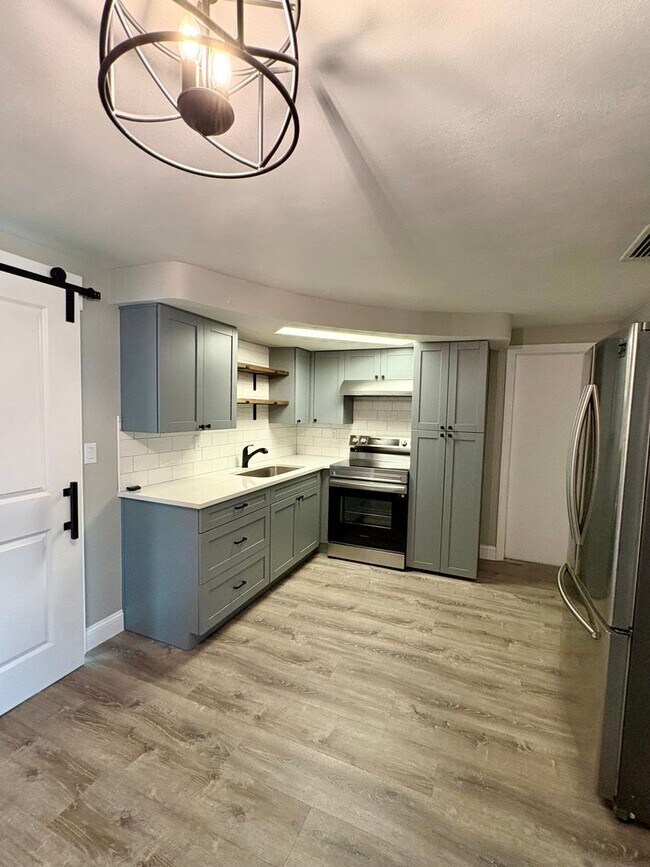 Foto del edificio - Fully Remodeled Beautiful Home with Bonus ...