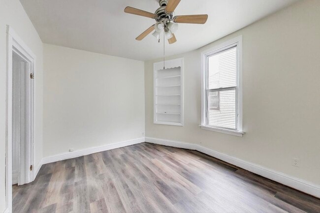 Building Photo - 2142 W Rosemont Ave