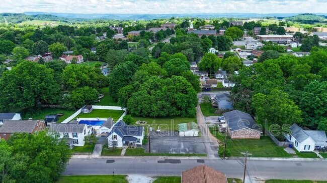 Foto del edificio - 714 E Jefferson St