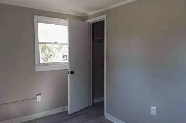 Building Photo - 313 Jacobs St