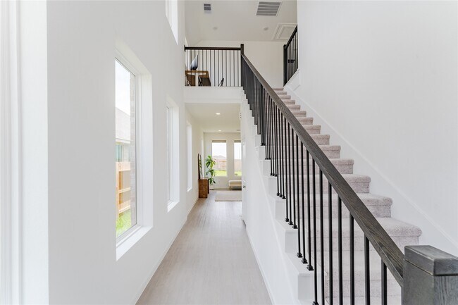 Foto del edificio - 6731 Iron Clover Dr