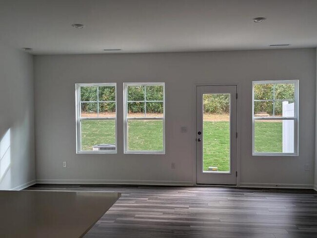 Foto del edificio - 898 Pilot St