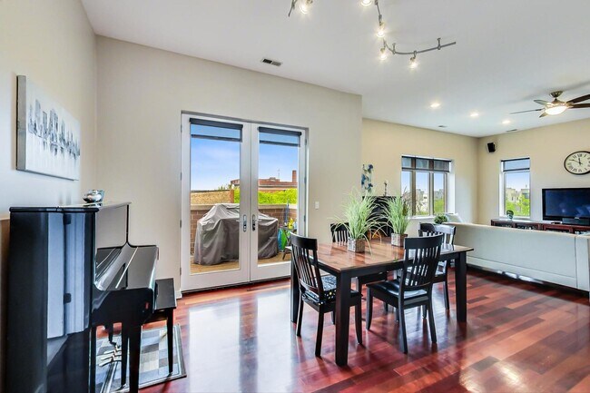 Foto del edificio - 1600 N Marshfield Ave