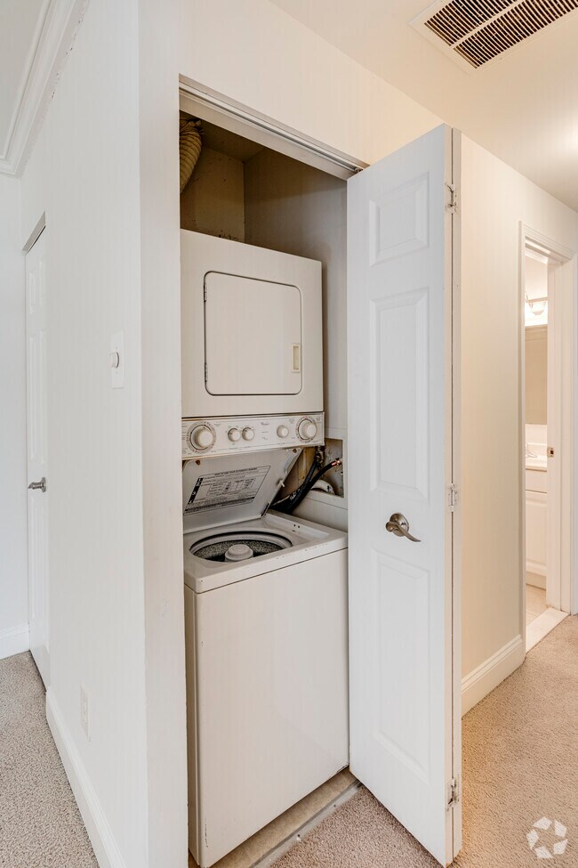 2HAB, 1,5BA - 873SF - The Apartments at The Sycamores