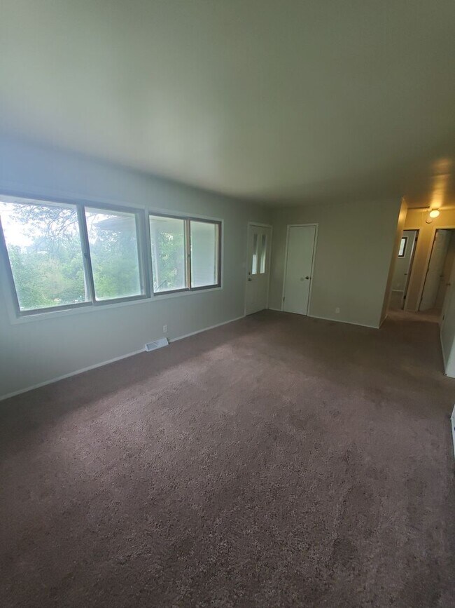 Foto del edificio - 3 bedroom 1 bath house in Davenport