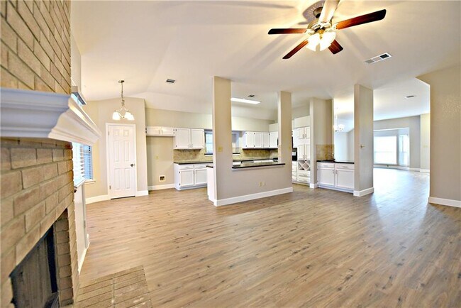 Foto del edificio - 8501 Priest River Dr