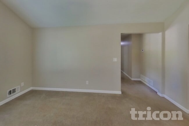 Building Photo - 3746 Windy Hill Dr SE