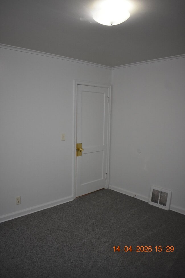 Building Photo - 5705 Fontenelle Blvd