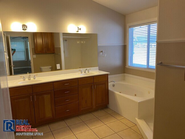 Foto del edificio - 4 Bedroom Home on cul-de-sac
