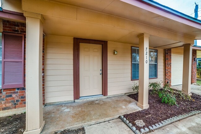 Building Photo - 3-BEDROOM HOME IN TIMBER CREEK