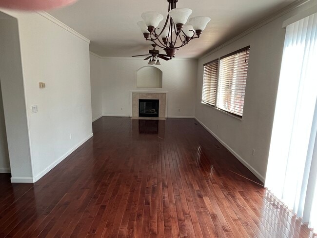 Building Photo - 2102 Red Leaf Ct