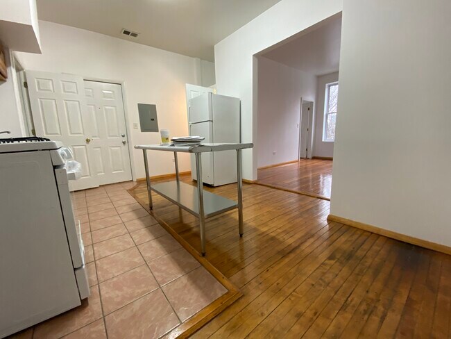 Kitchen - 1637 W 19th St