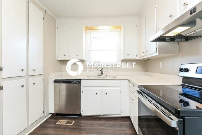 Foto del edificio - 3 Bedroom Pet-Friendly Home in MURFREESBORO, TN with Main Street Renewal
