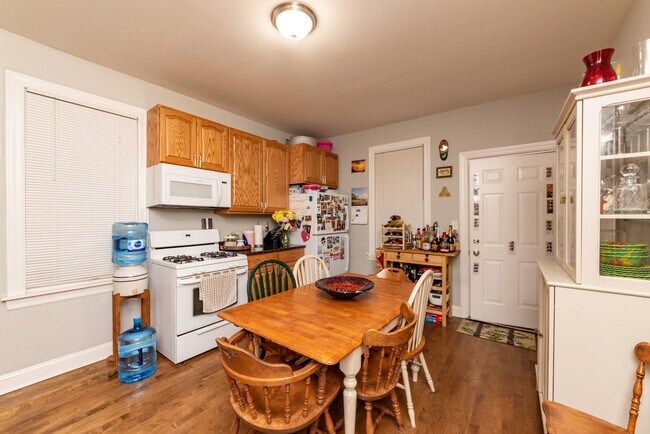 Building Photo - 3702 N Kimball Ave