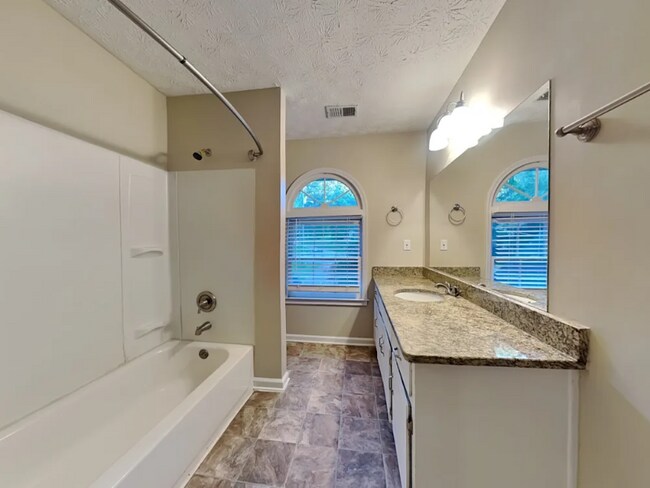 Foto del edificio - 990 Thousand Oaks Dr