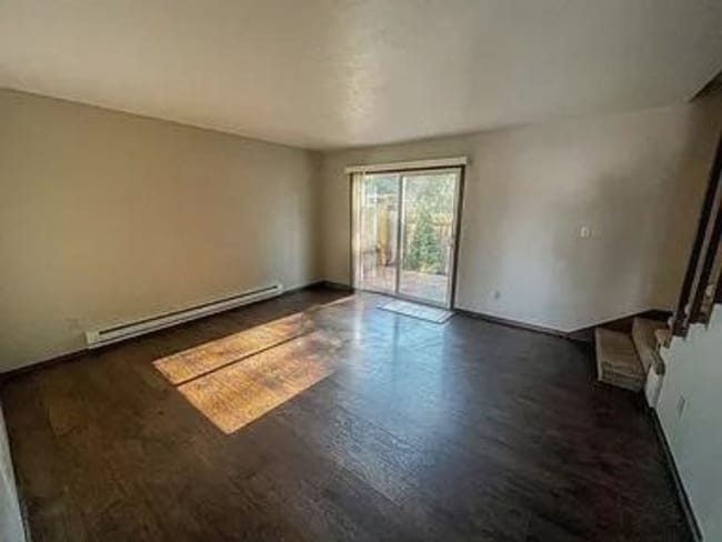 Building Photo - Beautiful 3 Bed /1.5 Bath Townhouse in Albany