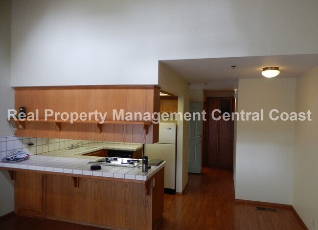 Building Photo - LEASE PENDING -  2 Bedroom / 1.5 Bath Down...