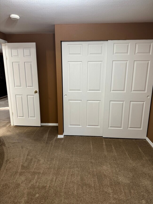 Large bedroom and good size closet New paint new carpet - 8310 207th St E