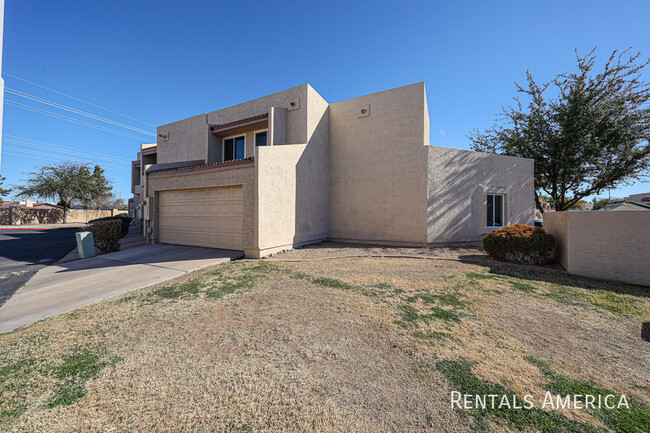 Building Photo - 8867 N 48th Dr