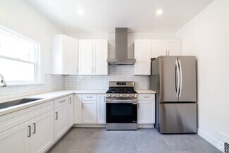 Building Photo - 246 S Sycamore Ave
