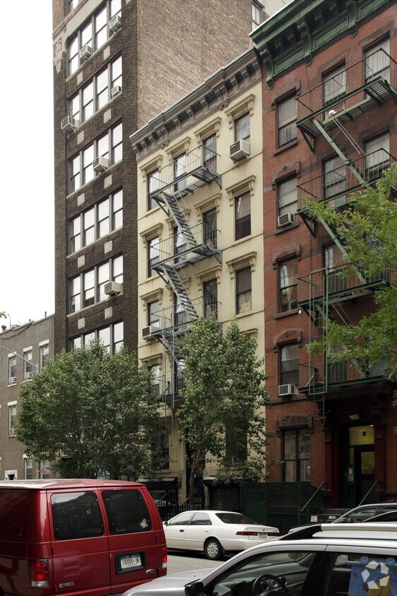 Primary Photo - 7 E Third St