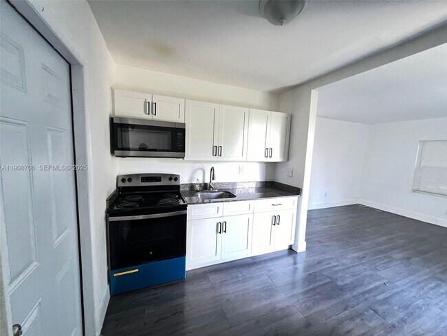 Foto del edificio - 5306 NW 18th Ave