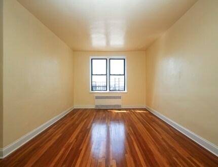 Foto del edificio - 36-24 168th St