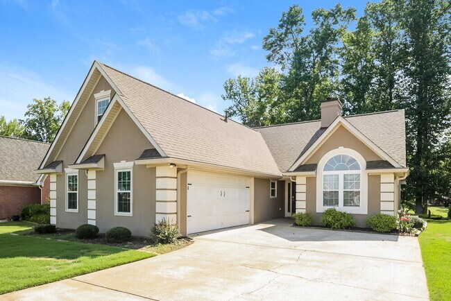 Building Photo - 385 Fairway Ct