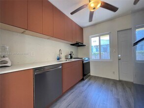 Building Photo - 401 NE 14th Ave