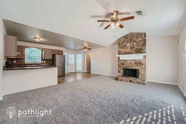 Foto del edificio - 383 Brownsville Rd