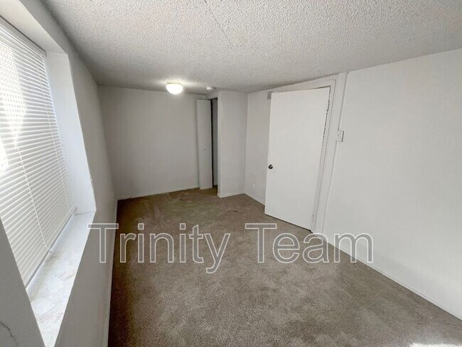 Building Photo - 6941 E 75th Ave
