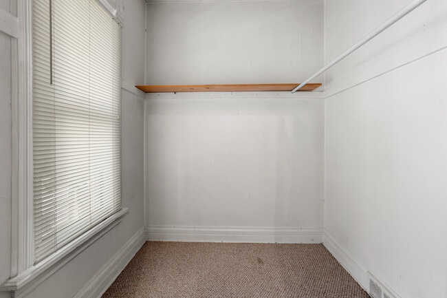 Building Photo - 1303 Waugoo Ave