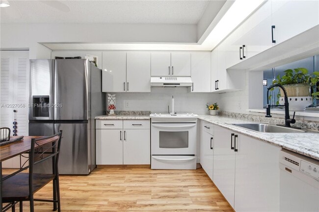Building Photo - 12901 SW 15th Ct